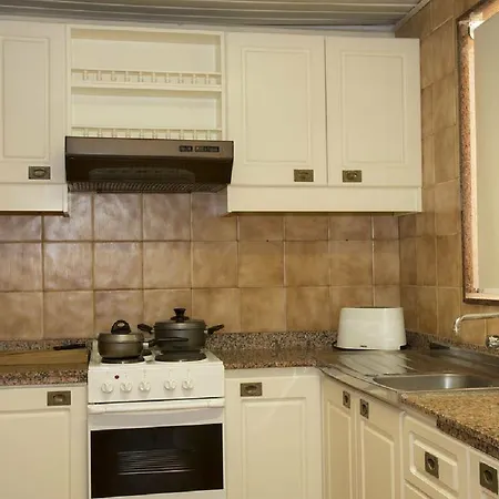 The מלון בּוּגִ'יבָּה