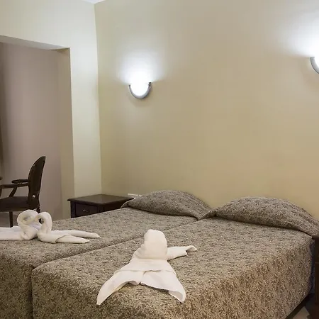 Hotel The 3*
